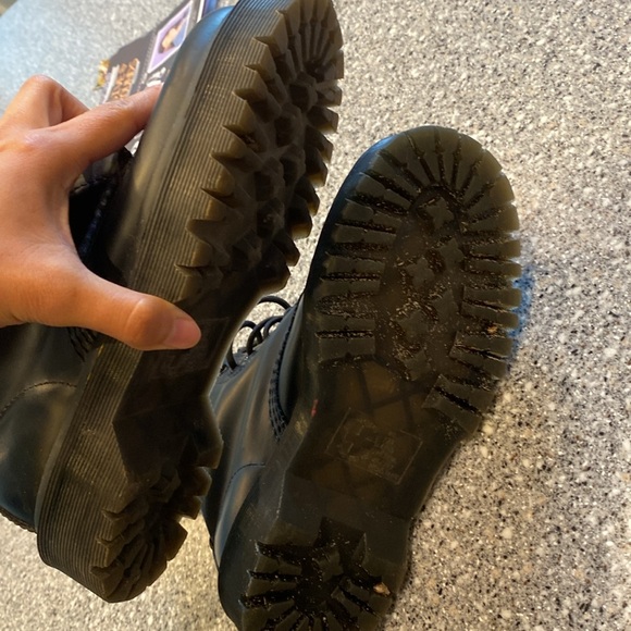 Dr. Martens 1460 Originals 8-Eye, Unisex, Soft Toe, Slip Resistant, 6 Inch Boot - Picture 6 of 8